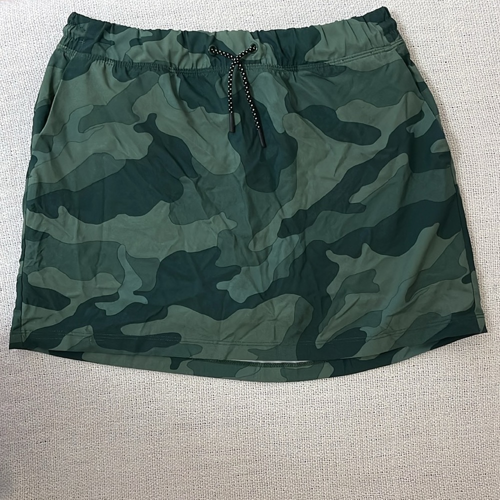 Old Navy Active Green Camo StretchTech Skort